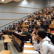 Faire communiquer les étudiantes et étudiants en amphithéâtre, une expérience d’apprentissage entre pairs